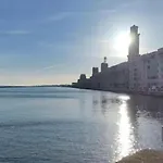 Mezzanino Con Patio E Archi A Vela *