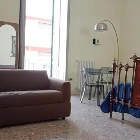 Mezzanino Con Patio E Archi A Vela Bari