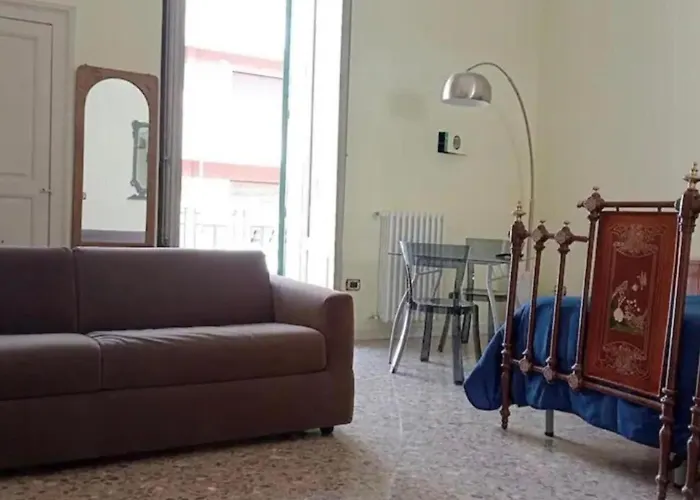 Mezzanino Con Patio E Archi A Vela Bari